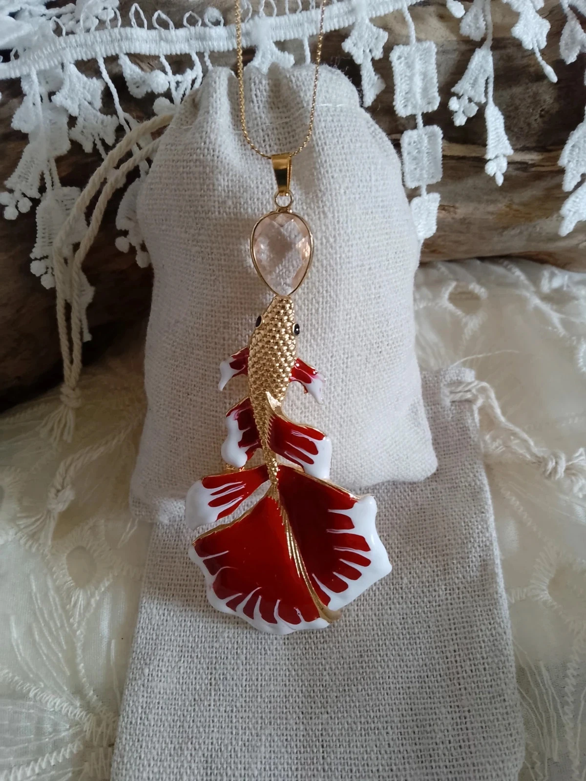 Collier poisson avec pierre de cristal de roche